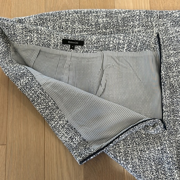 RW&CO. Twill Pencil Skirt with Front & Back Slit. Size 4. Dark Blue & White - Picture 5 of 7